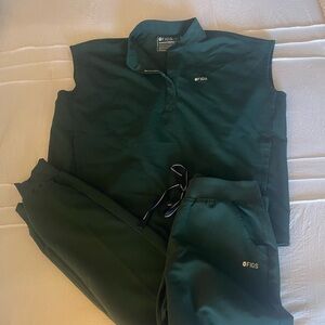 FIGS Women's Dark Green medical scrubs, jogger bottom, Women’s size small